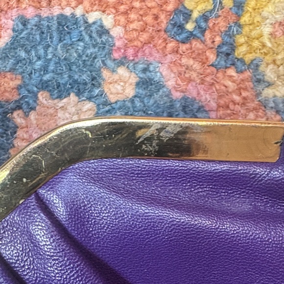 Vintage genuine leather bag in a rich purple - Picture 5 of 6
